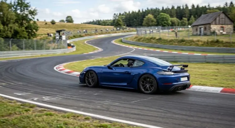 Porsche Cayman en stage de pilotage : poids, puissance et comportement